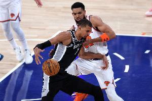 唐斯：对位文班亚马让我想起打约基奇 我想把身体对抗带到比赛中