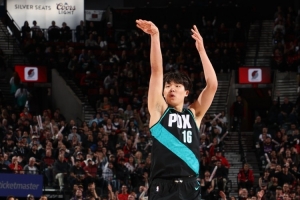 媒体人：现在连投篮也不再是杨瀚森的卖点 形势相当严峻